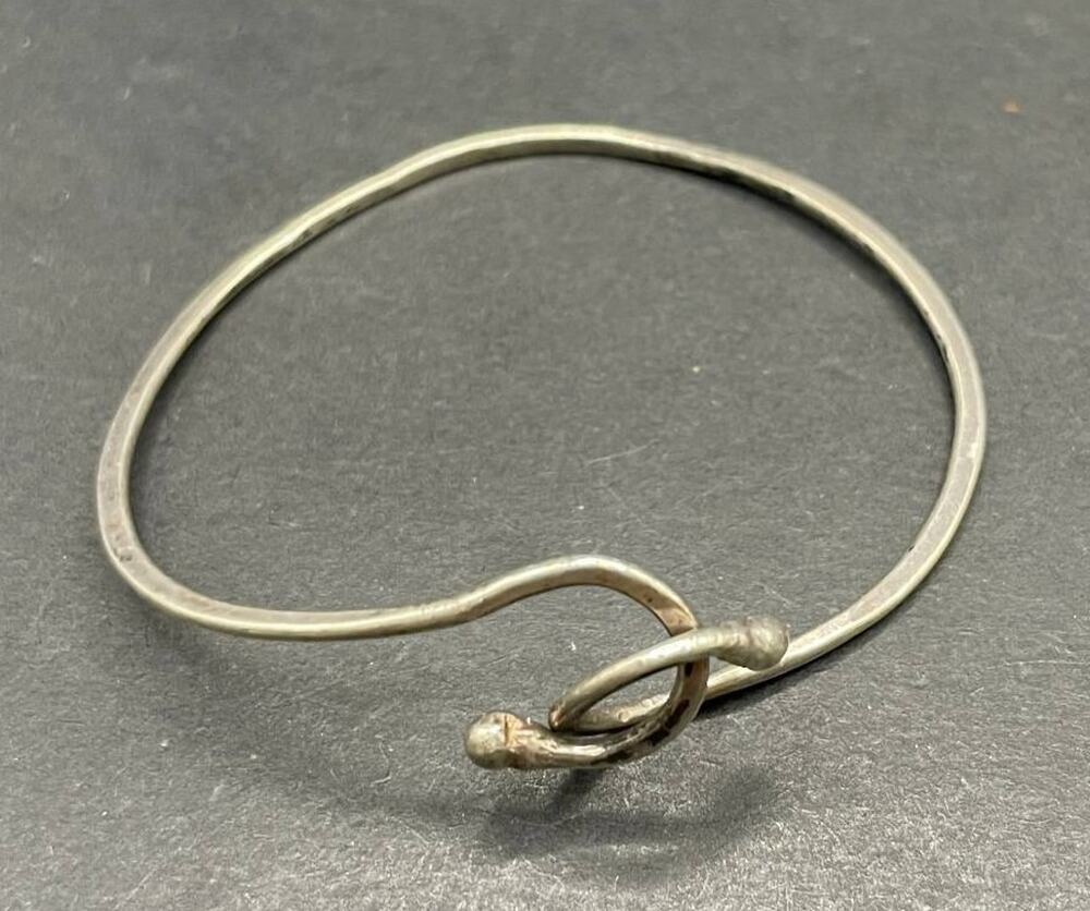 Vintage Silver Tone Wire Bangle Bracelet Hook Loop Clasp Minimalist Jewelry